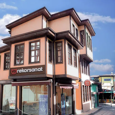 Rekor Sanat kurs binasının dış cephesi