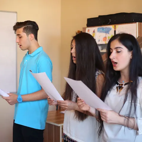 Nota kâğıtlarıyla yapılan toplu ses çalışması