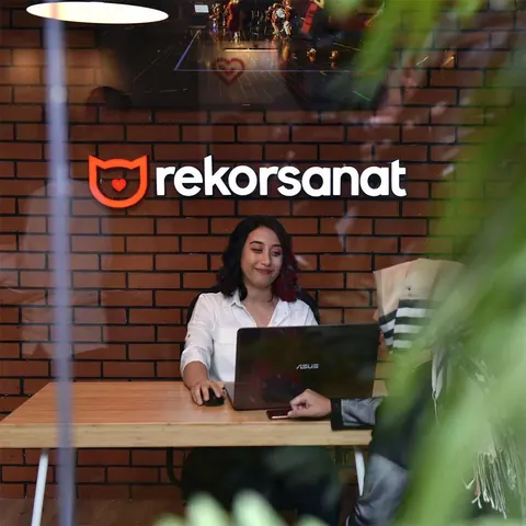 Rekor Sanat karşılama masası