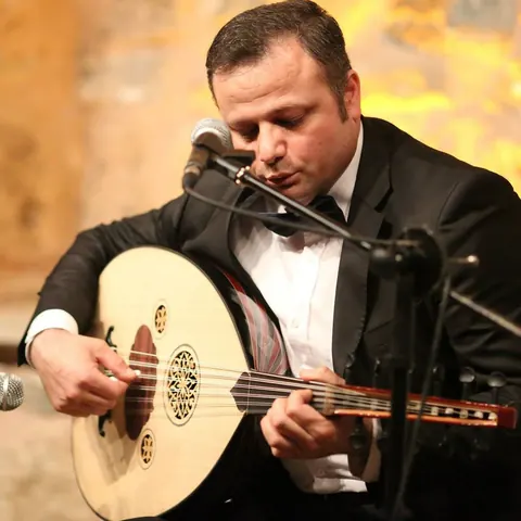 Öğrenci konserinde ud performansı