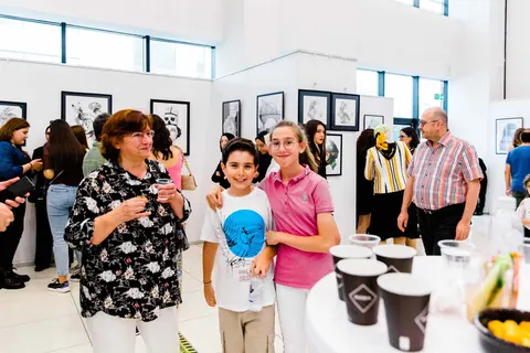 Sergi açılışından bir grup hatıra fotoğrafı